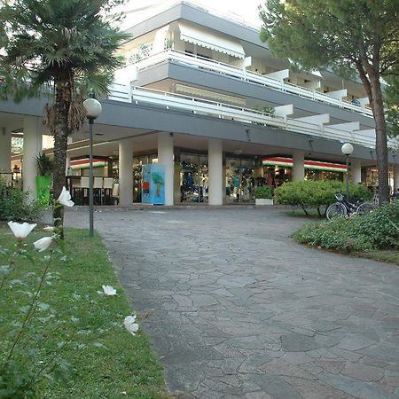 Residence Isvico Lignano Sabbiadoro Exteriér fotografie